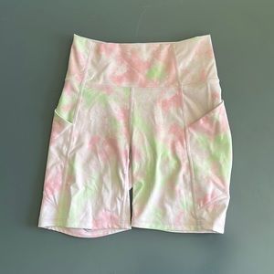 5 inch tie dye Fabletics shorts with pockets pure Luxe fabric